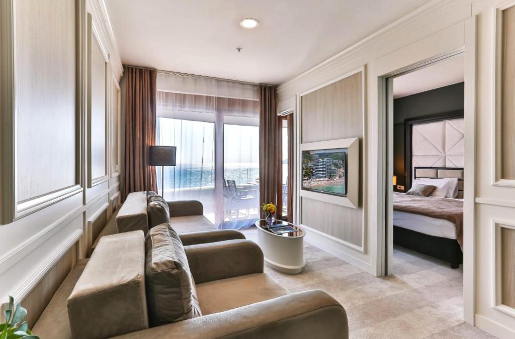 Royalis Suites Rafailovici - Beachfront Sea View Apartments - 6