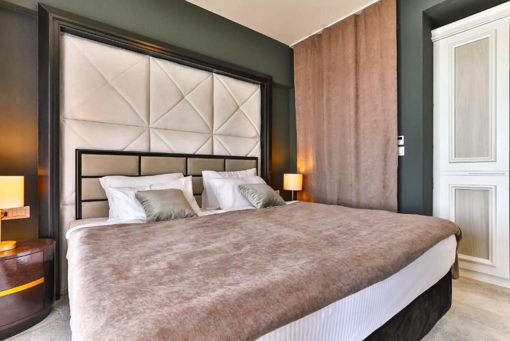 Royalis Suites Rafailovici - Beachfront Sea View Apartments - 4