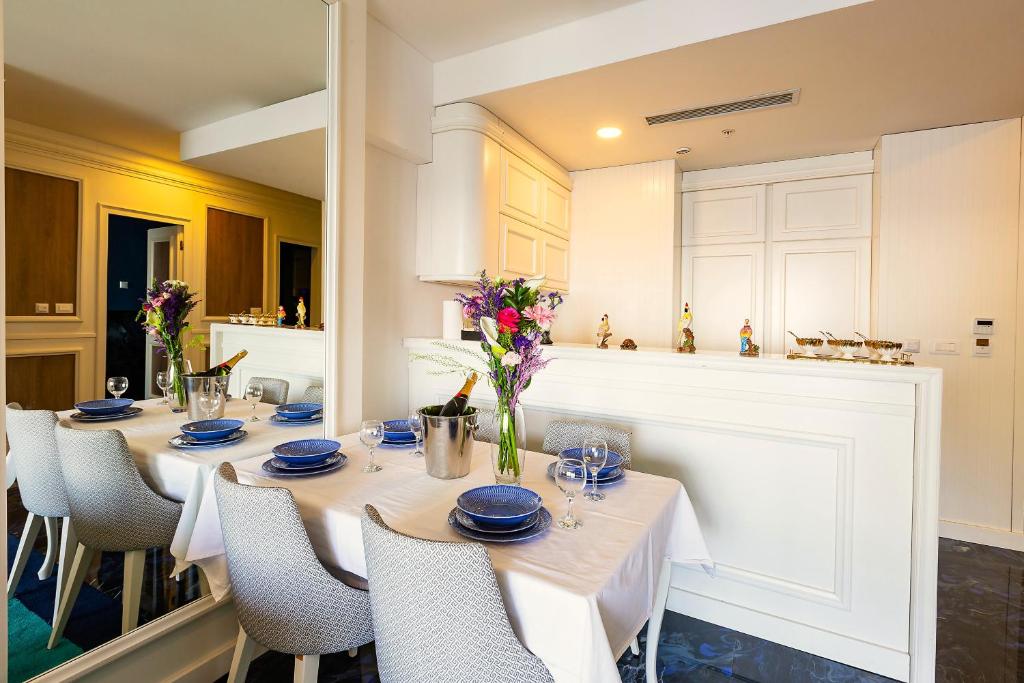 Royalis Suites Rafailovici - Beachfront Sea View Apartments - 9