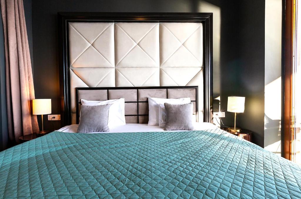 Royalis Suites Rafailovici - Beachfront Sea View Apartments - 5