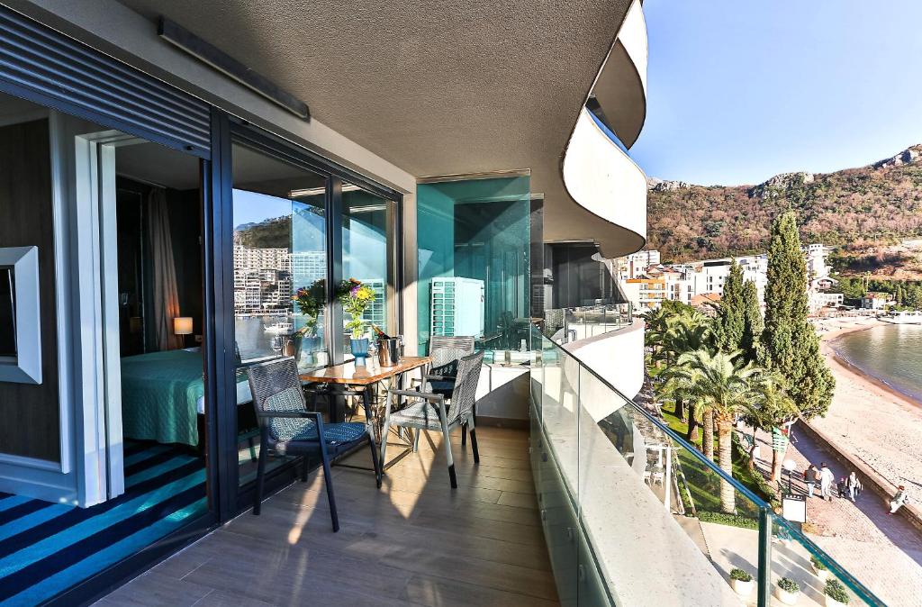 Royalis Suites Rafailovici - Beachfront Sea View Apartments - 10