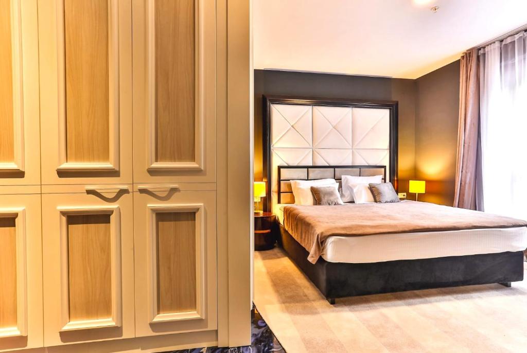 Royalis Suites Rafailovici - Beachfront Sea View Apartments - 16