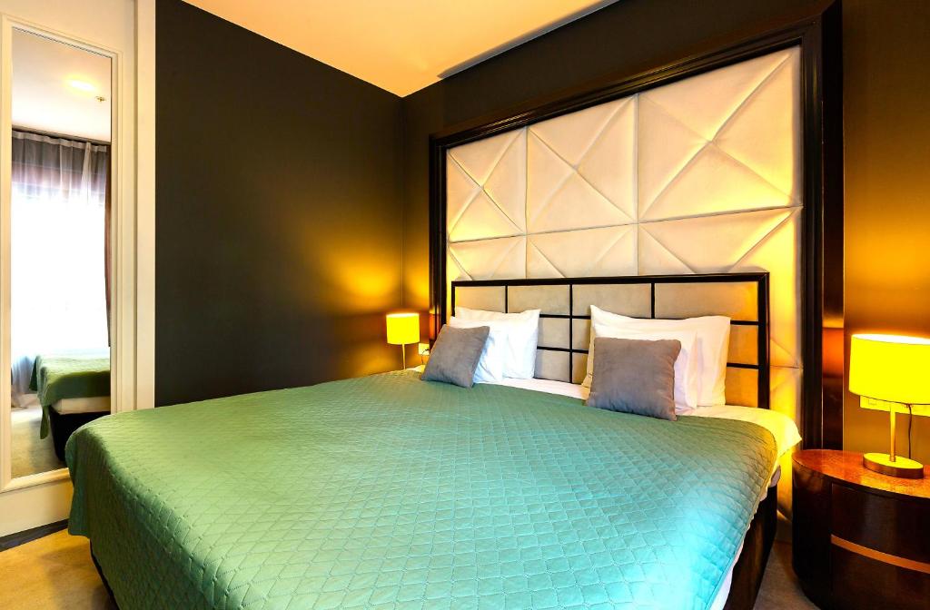 Royalis Suites Rafailovici - Beachfront Sea View Apartments - 18