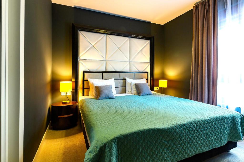 Royalis Suites Rafailovici - Beachfront Sea View Apartments - 19