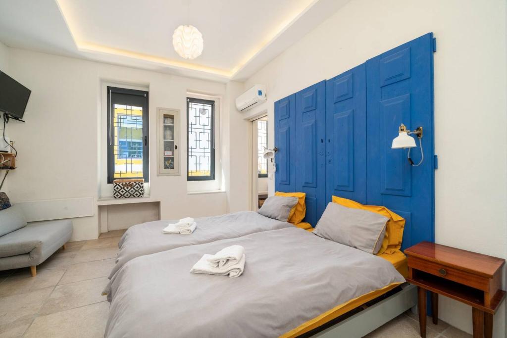 a bedroom with a large bed with blue doors at Mesquita in Silves