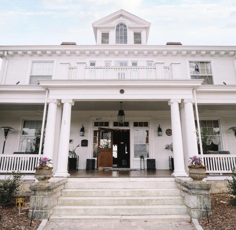 Pandora's Manor - Housity