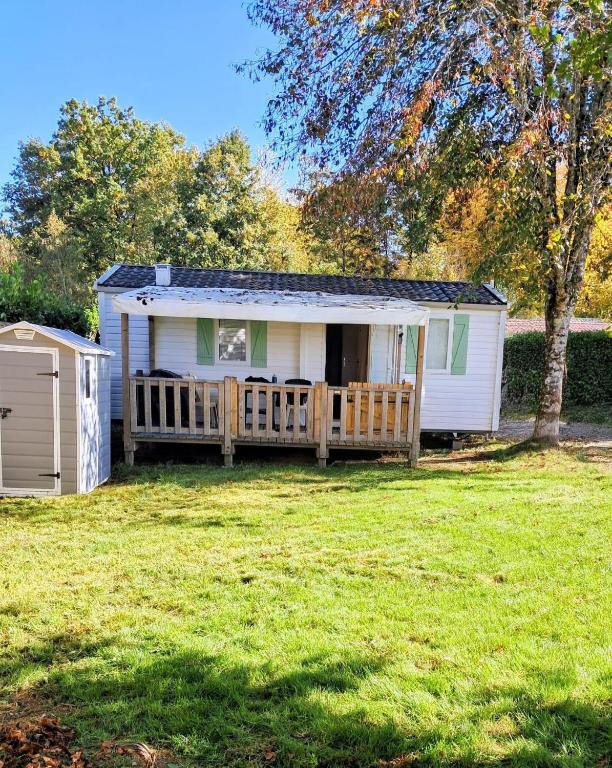 Mobilhome au bord du lac avec piscine