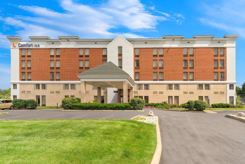 Comfort Inn Lehigh Valley West - Housity