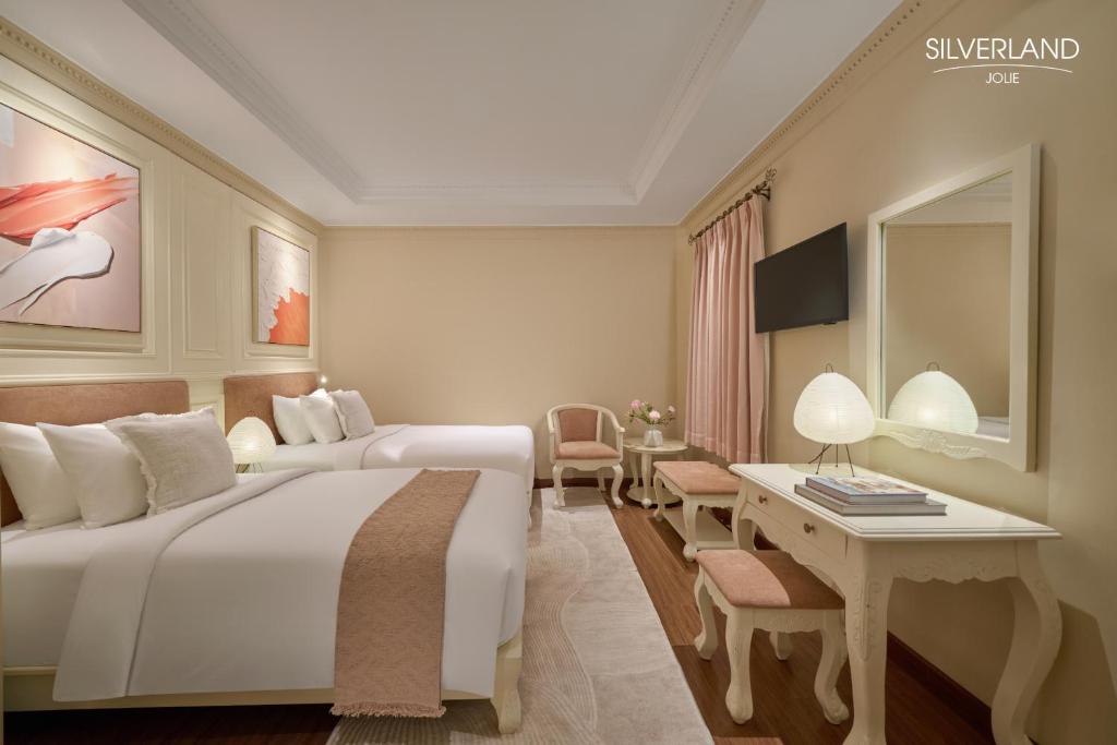 Deluxe Double or Twin (with Afternoon tea) – No Window.