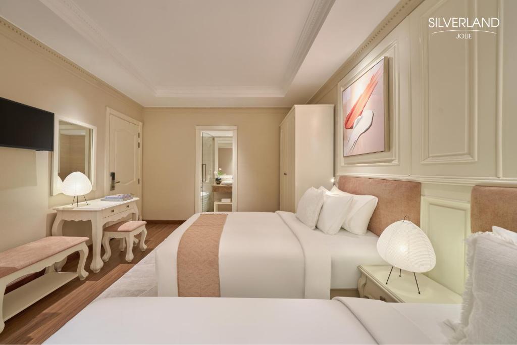Deluxe Double or Twin (with Afternoon tea) – No Window.