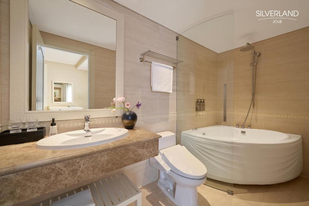 Suite Junior Giường Đôi/2 Giường Đơn (Kèm Trà Chiều)