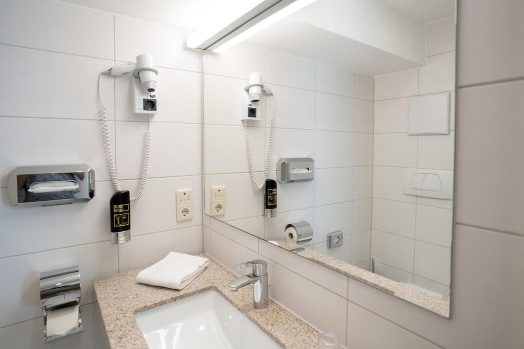 Europäischer Hof - Standard Single Room (no Air-condition)