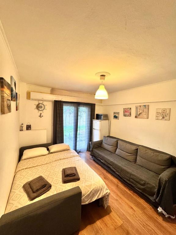 Athenian Riviera beach apartment
