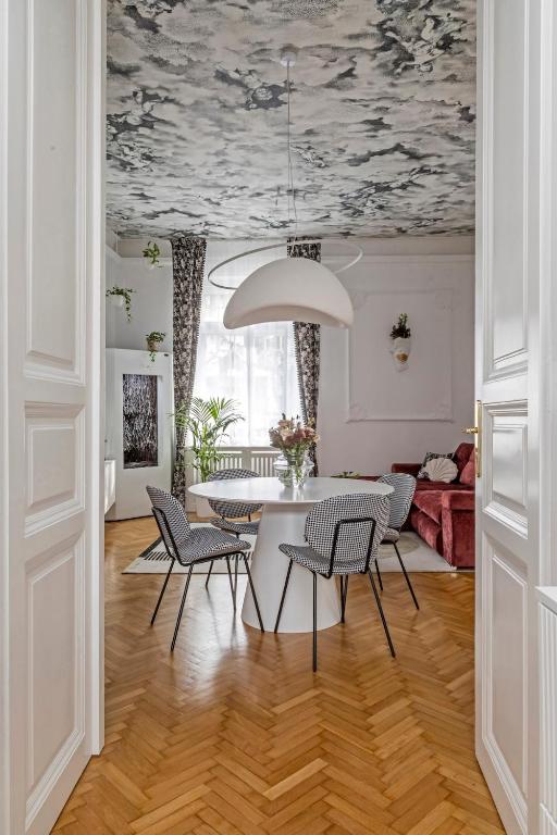 a living room with a table and chairs at NEBarrabona in Győr
