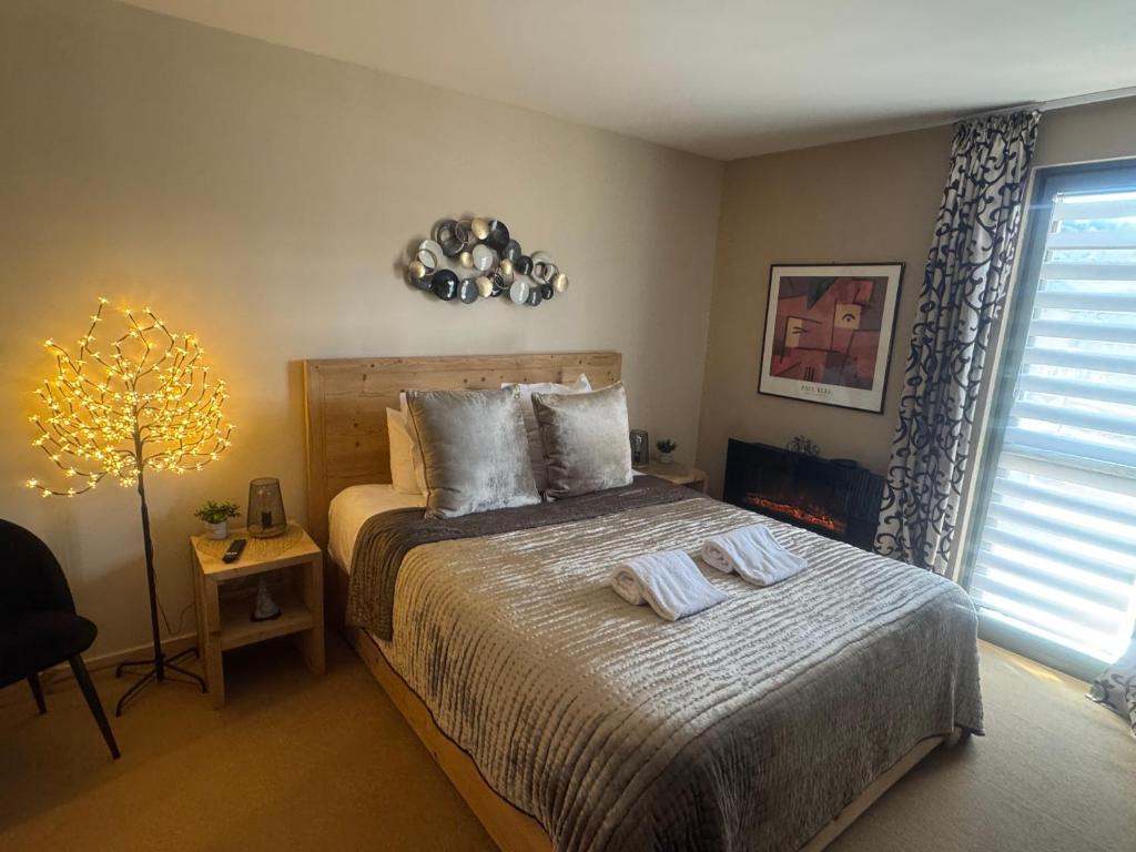 a bedroom with a bed with two towels on it at Belle Vue de St Gervais in Saint-Gervais-les-Bains