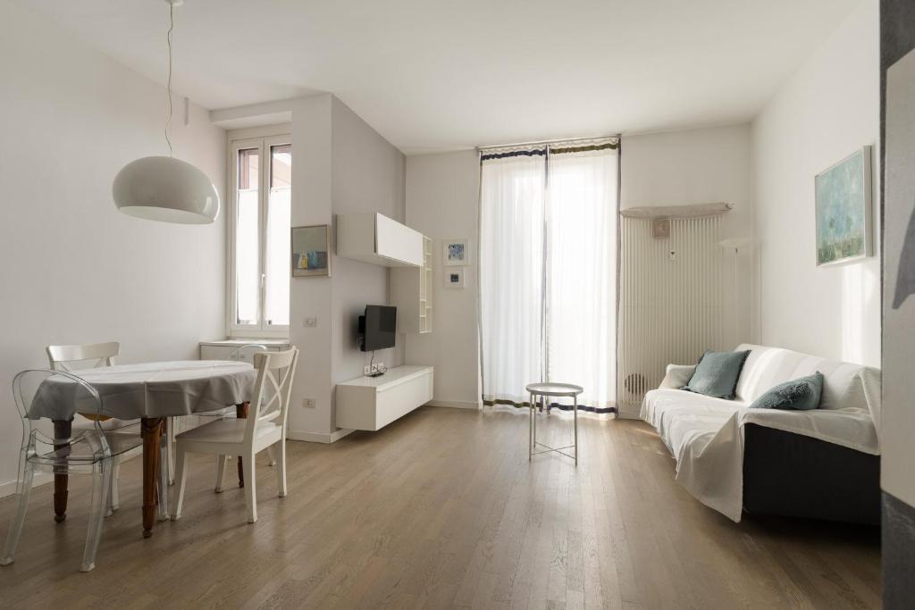 GuestHost - Cenisio Lovely Flat