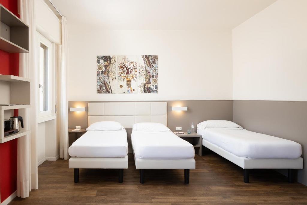 Hotel Villa Claudia - Deluxe Double Or Twin Room With Balcony