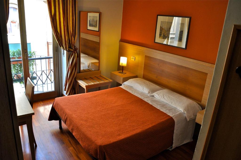 Postel nebo postele na pokoji v ubytování Hotel Dover