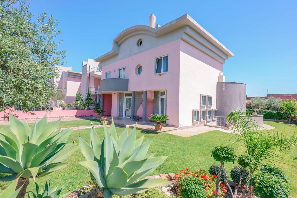 an image of a house with a garden at Villa Rosanna in Capoterra