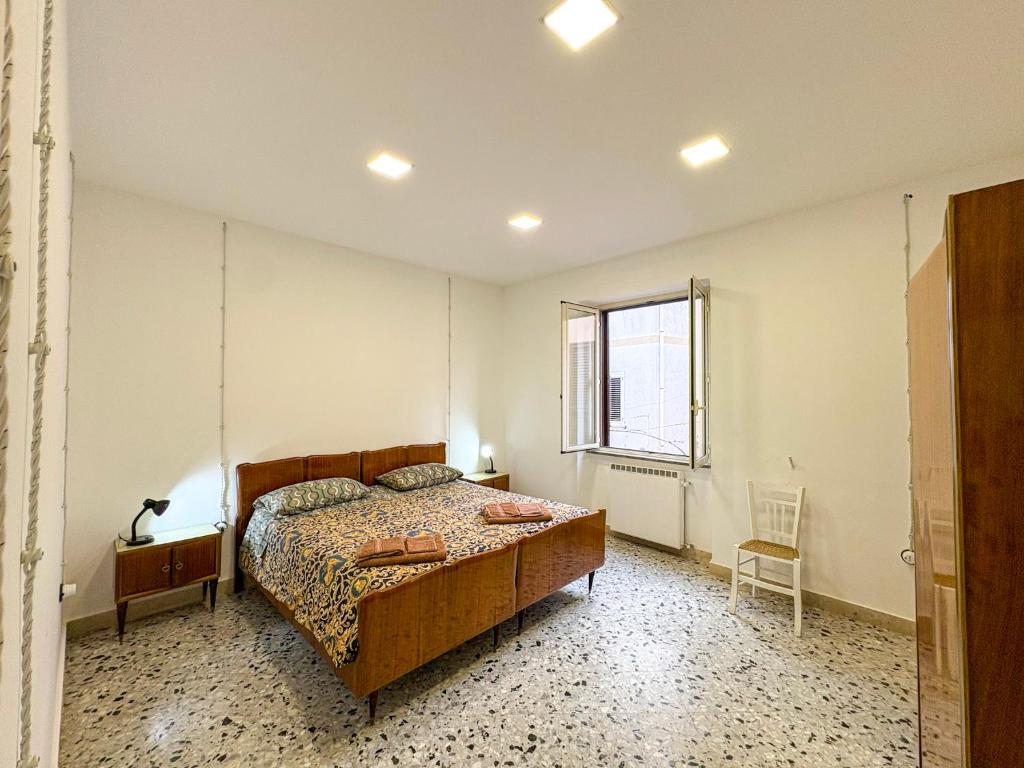 a bedroom with a bed and a window at B&B - Studio Arcodia in San Marco dʼAlunzio