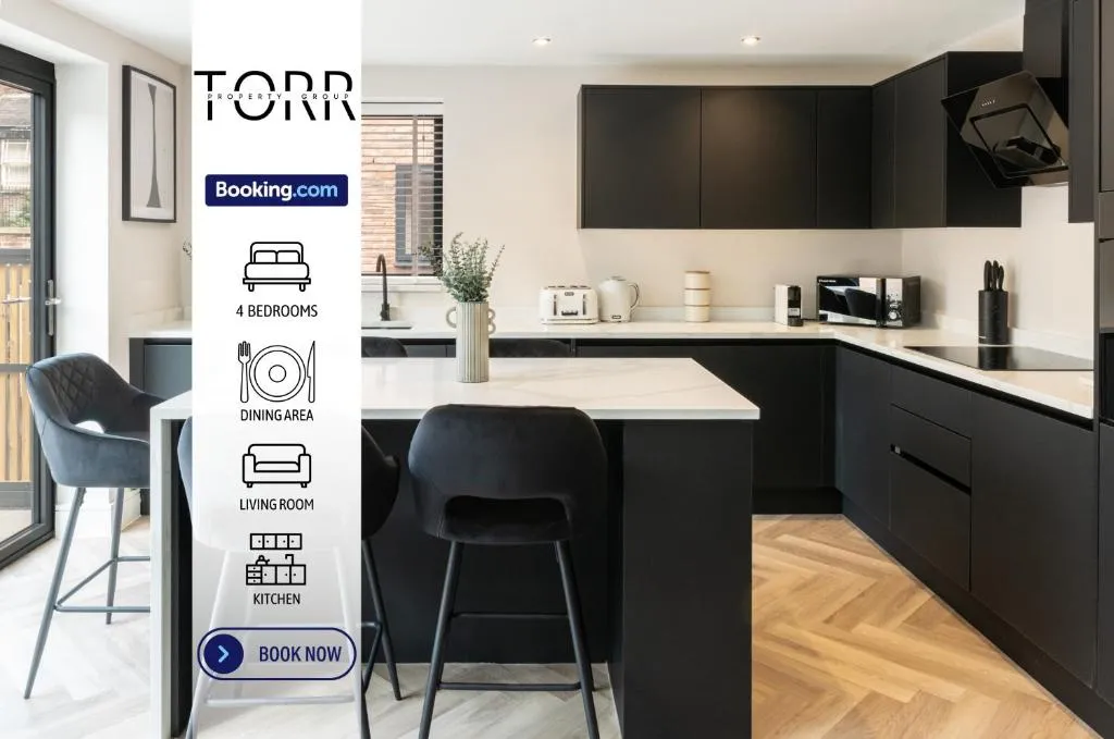 Luxury 4BDR House By Torr Property Group Contractors Accommodation With Free Gated Secure Parking & Private Patio Garden Liverpool