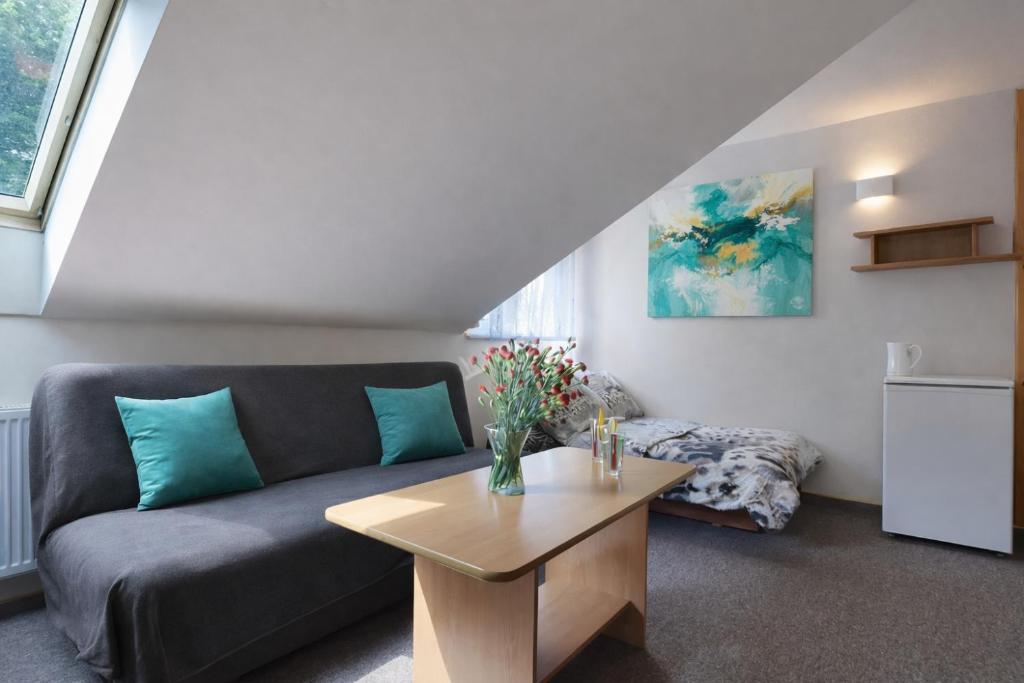a living room with a couch and a table at Kalipso nad Jeziorem Białym in Okuninka