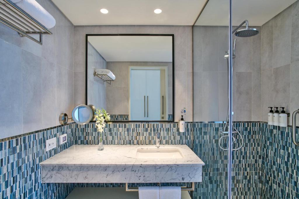 Palma Bay Rotana Resort - 3