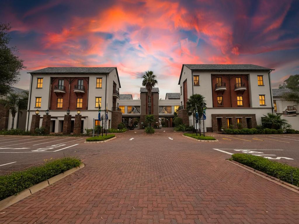 Tayfin Royale Hotel & Conference Centre