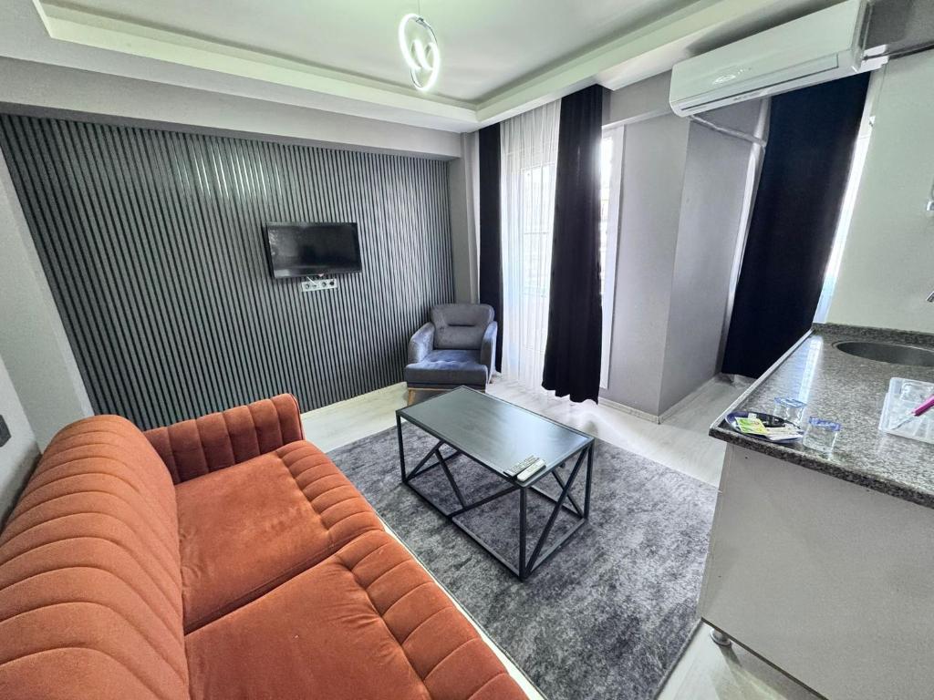 a living room with a couch and a table at Ege Suit in Buca