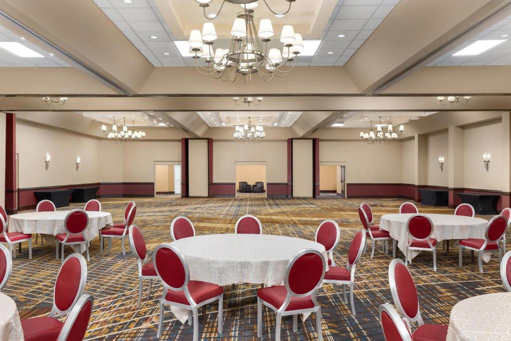 DoubleTree by Hilton Cincinnati Airport photo