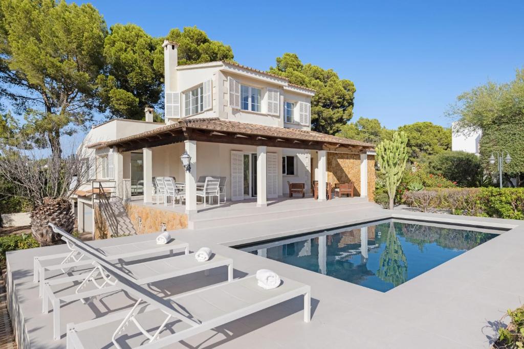 an image of a villa with a swimming pool at Villa Sa Sirvi in Santa Ponsa