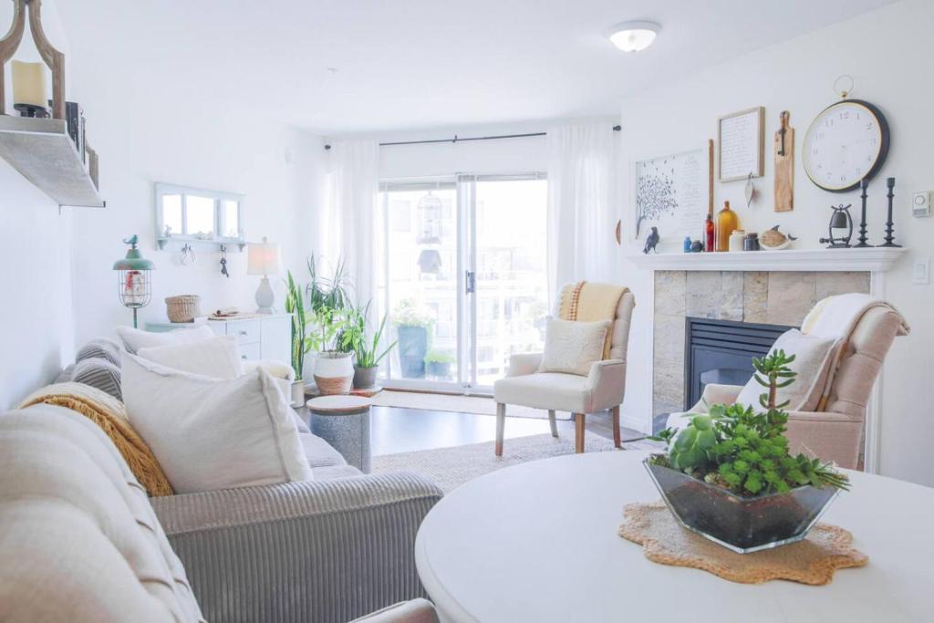 a living room with a couch and a table at Lakefront Haven Mtn View Condo Steps from Beach in Harrison Hot Springs
