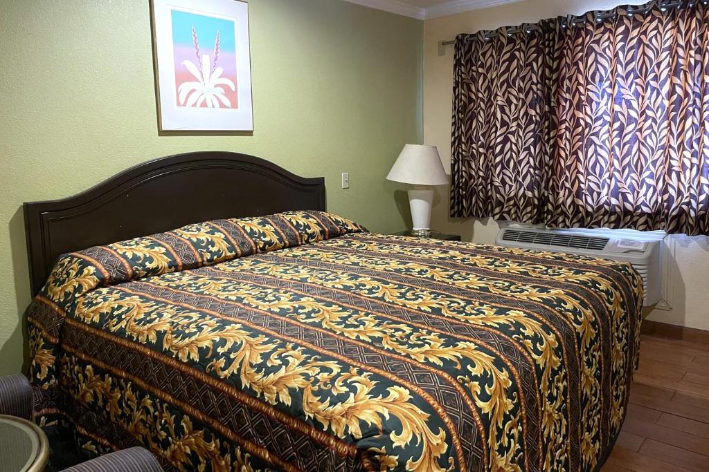 Sun Star Inn Los Banos - Deluxe Kingsize Bed