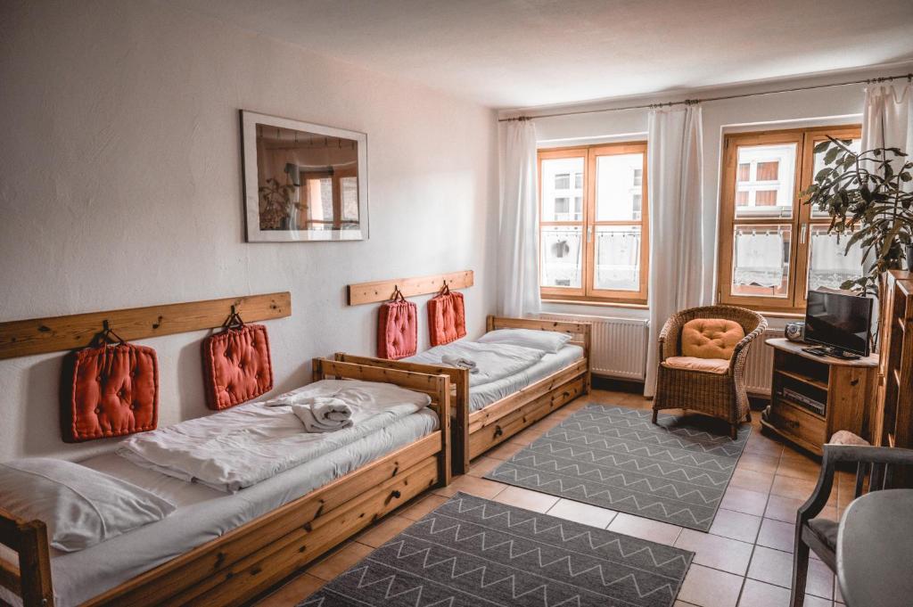 a bedroom with two beds and a desk and a chair at Haffliebe in Ueckermünde