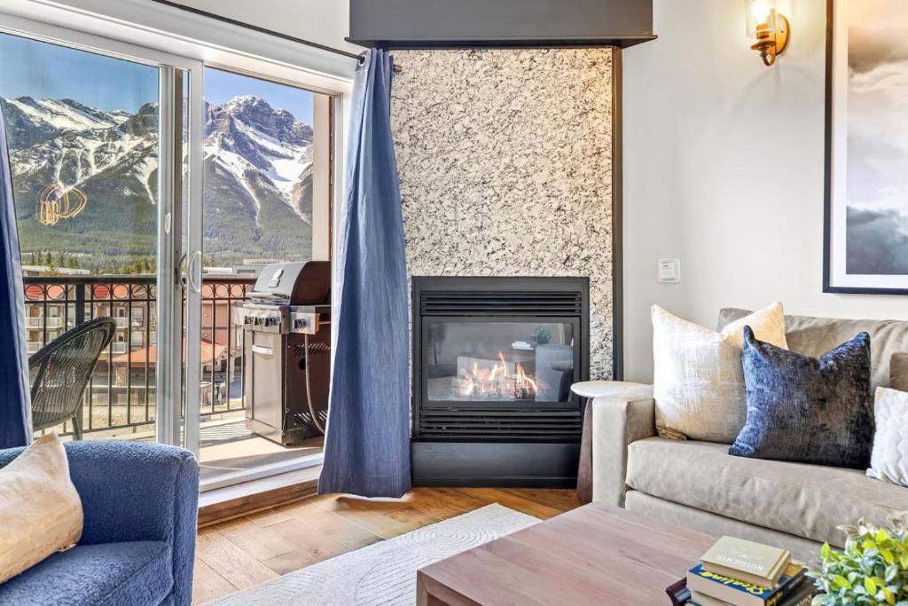 Curated visual reference: Fresh Look at Stunning Penthouse With Mtn Views Hot Tub And Pool Canmore