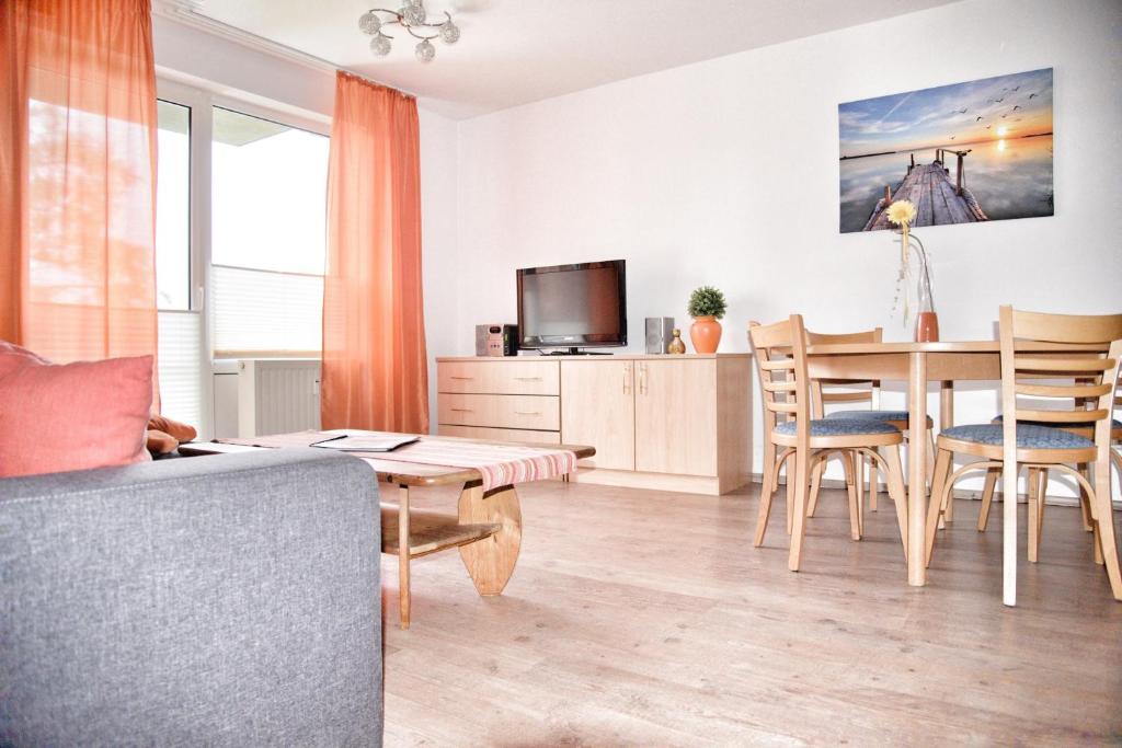 a living room with a table and a dining room at Lagunenstadt am Haff - Fewo 4 Muschel in Ueckermünde