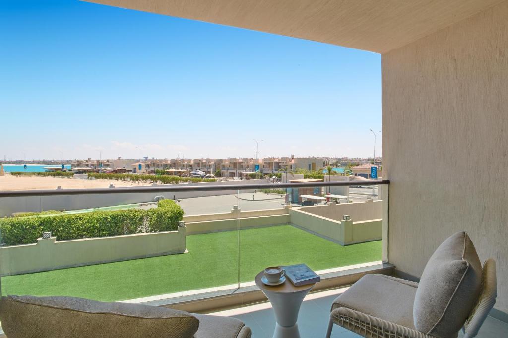 Palma Bay Rotana Resort - 9