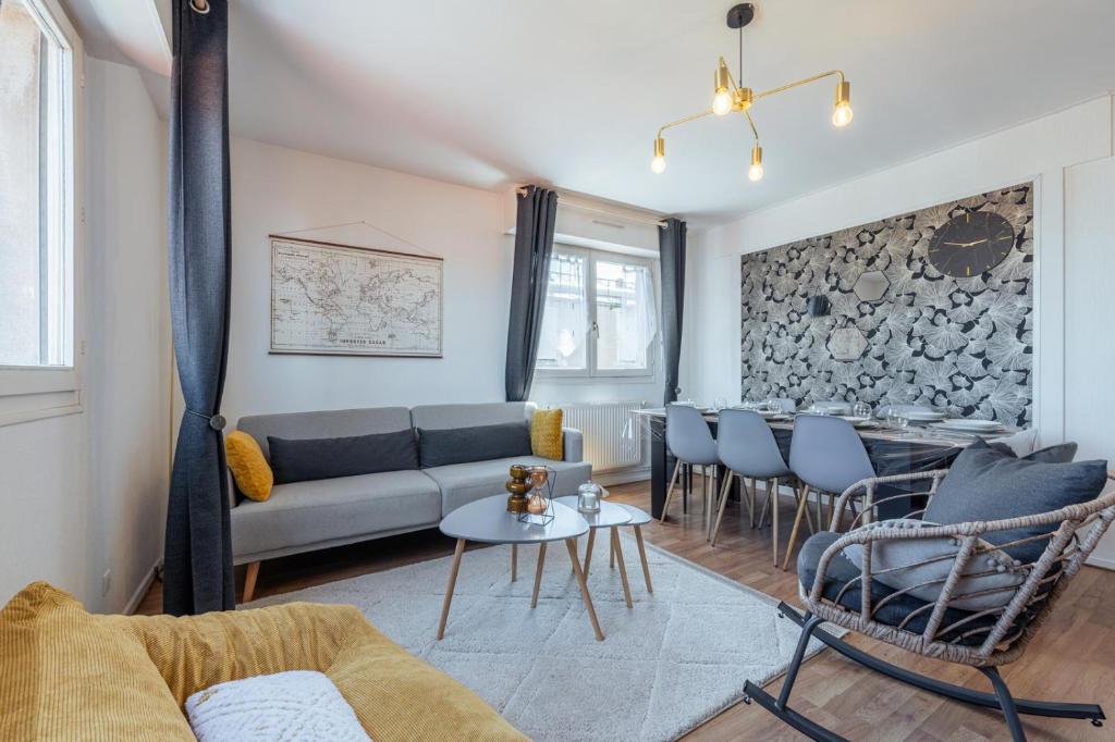 a living room with a couch and a table at Le Stanislas 61 - Spacieux & Cosy in Nancy