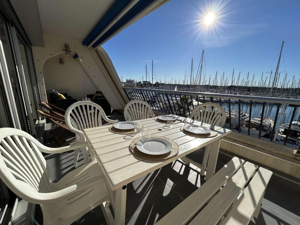 Appartement Climatisé 6 pers avec Terrasse et Piscine à Port Camargue