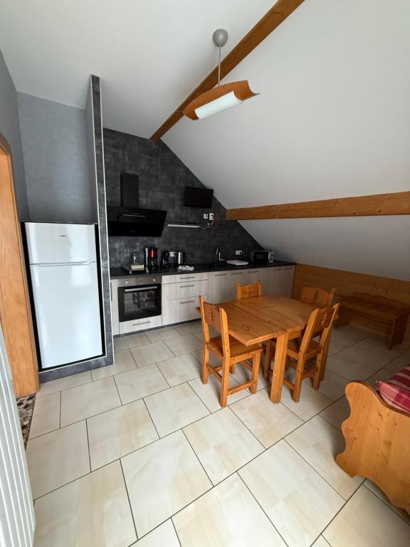 Hôtel Résidence La Maison par Les Pins Sylvestres Amnéville les Thermes - Appartement Met 1 Slaapkamer En Balkon