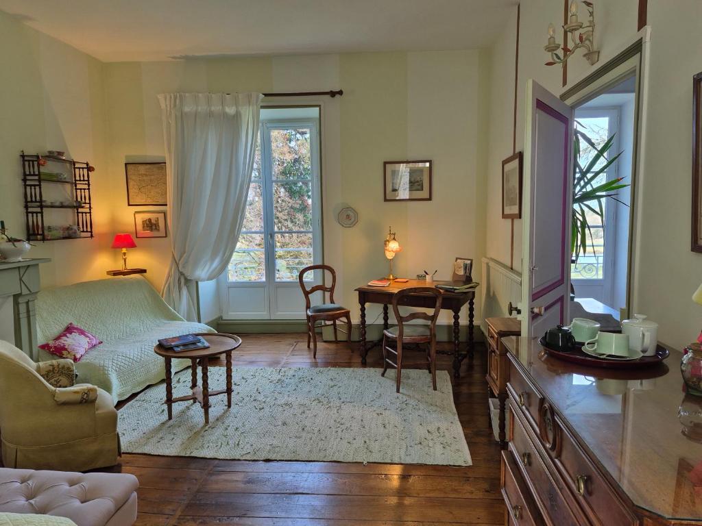 Le Masbareau, Chambre et Table d'Hôtes de Charme, B&B - Camera Doppia Con Vista Giardino
