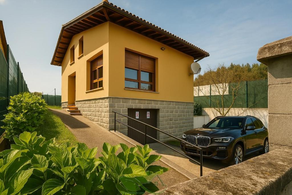 a car parked in front of a house at Casa Maldivas - Cerca playa de Barro/ Niembro in Posada de Llanes