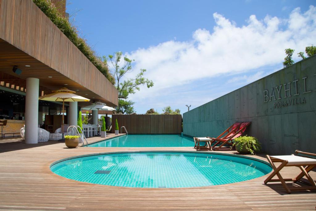 Bayhill Pool & Villaの共用屋外プール実景