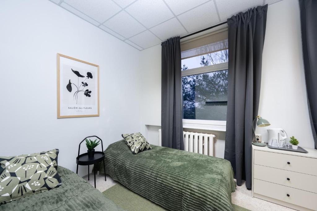 a bedroom with a bed and a window at loond Stay- Kehra Ärimaja in Kekra