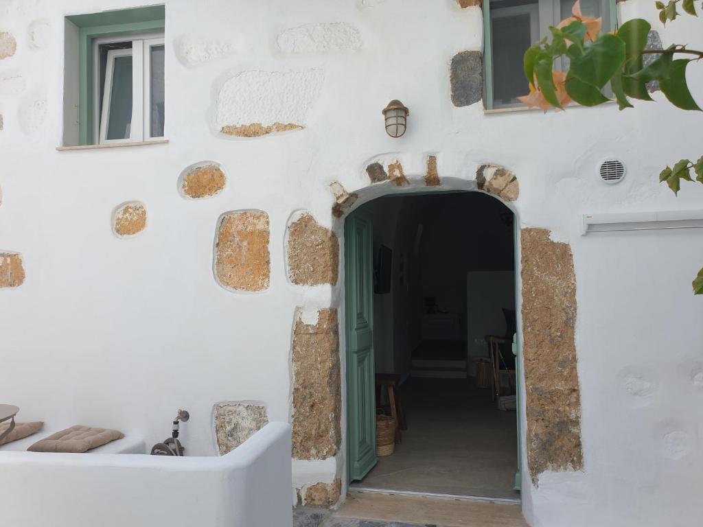 a hallway in a house with a green door at Kalypso Tholos in Astypalaia