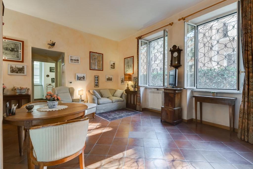 Charming Roman home by the Colosseum