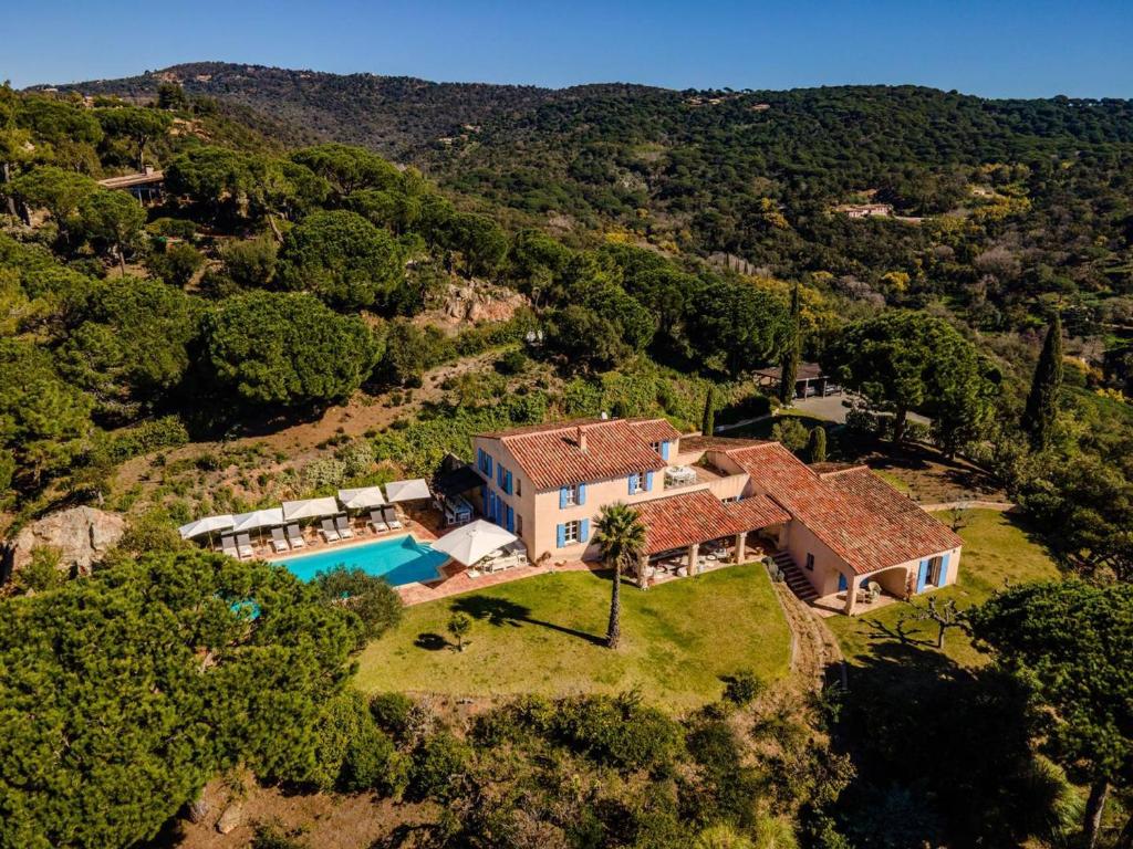 Villa de haut standing avec piscine et climatisation - FR-1-726-51 photo