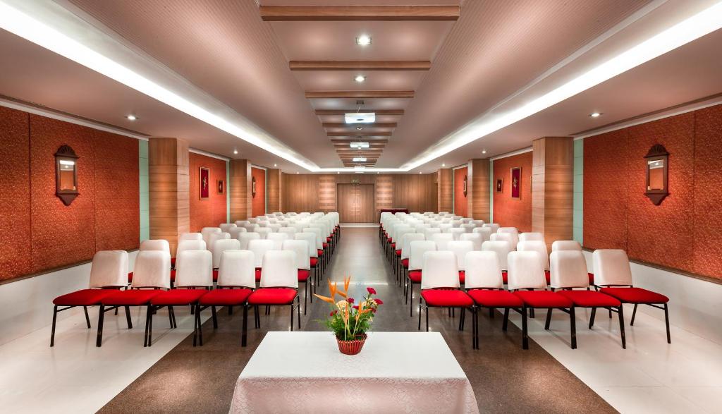 Posezení v ubytování Regency Madurai by GRT Hotels