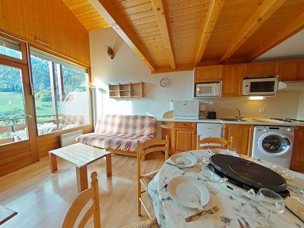 Appt 2P + mezzanine pour 6 - skis aux pieds - garage - WIFI - FR-1-241-21