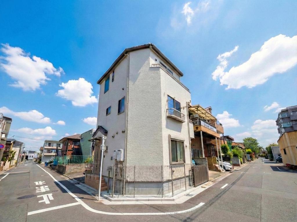 a white building on the side of a street at MEME Villa 5BR - 3 Separate Toilets & 3 Showers - 10Gbps Wifi in Tokyo